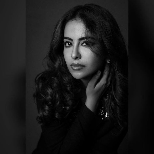 Avika Gor Looking Gorgeous In Black